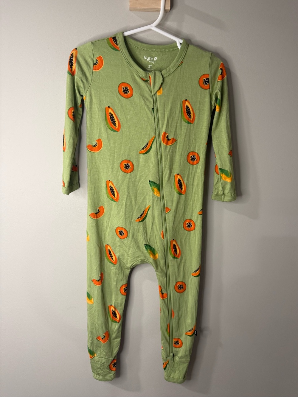 Kyte BABY Light Green Papaya-Print Zippered Romper Size 3T